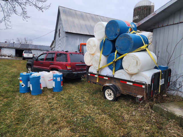 Baril de plastique à vendre dans Autre  à Saint-Hyacinthe - Image 2