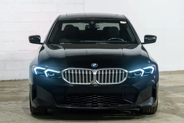 2023 BMW 3 Series 330i xDrive | M Sport | Accès confort in Cars & Trucks in City of Montréal - Image 3