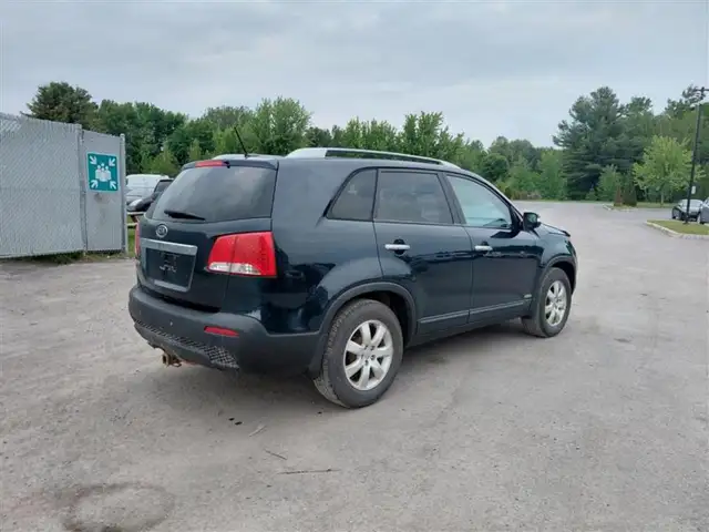 2012 KIA Sorento LX in Cars & Trucks in Drummondville - Image 6