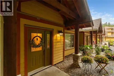 This beautiful 2 bed 2 bath townhome in north Ladysmith sits in a private and peaceful setting, surr...