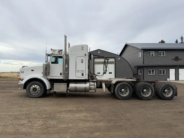 2006 PETERBILT 378 in Heavy Trucks in Saskatoon - Image 9