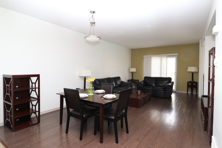 3 Bed+Den 4 Bath Townhomes FREE WiFi Cable Heat from $2550 5