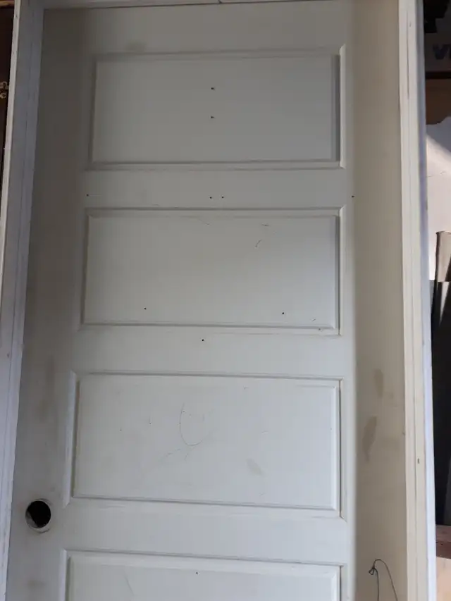 PORTE STYLE SHAKER AVEC CADRE (32 X 80) in Windows, Doors & Trim in City of Montréal - Image 3