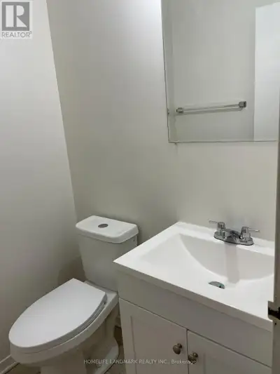 Gorgeous, Spacious, New upgrade property, 4 Bedrooms 2 bathrooms, new renovation for two bathrooms,...