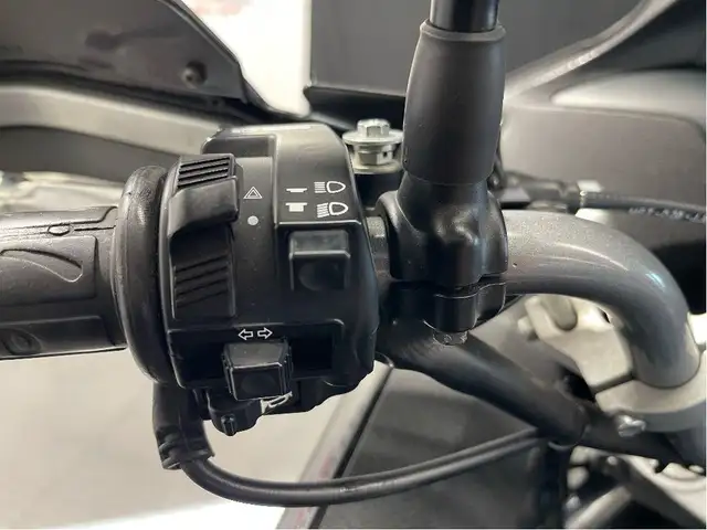 2008 Honda Varadero CLEAN BIKE/CERTIFIED/GIVI SADDLEBAGS/FINANCE in Sport Touring in North Bay - Image 17