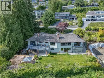 Property Details: UNBELIEVABLE PANORAMIC VIEWS OF GREAT VANCOUVER, OCEAN, LIONS GATE, MOUNTAINS AND...