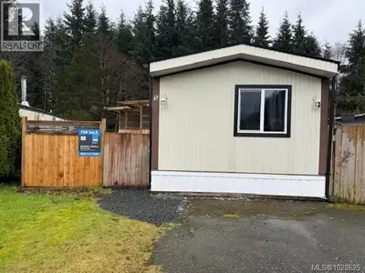 Very well maintained two bedroom, 2 bathroom home has had some updates over the past few years. New...