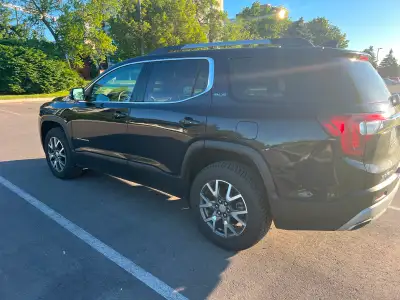 This 2022 Blue GMC Acadia Turbo delivers exactly that. With every comfort and safety option, this SU...