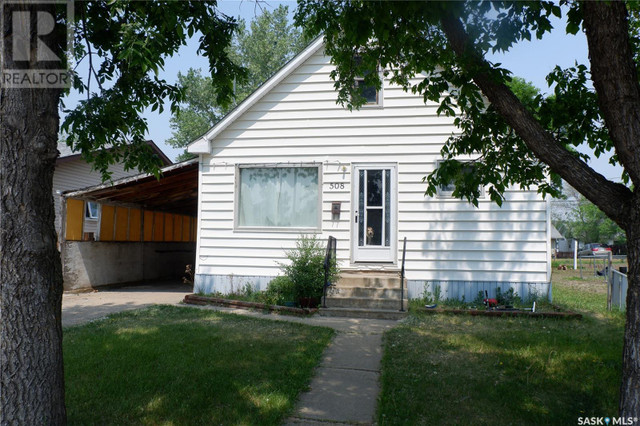 508 5th AVENUE W Assiniboia, Saskatchewan in Houses for Sale in Moose Jaw
