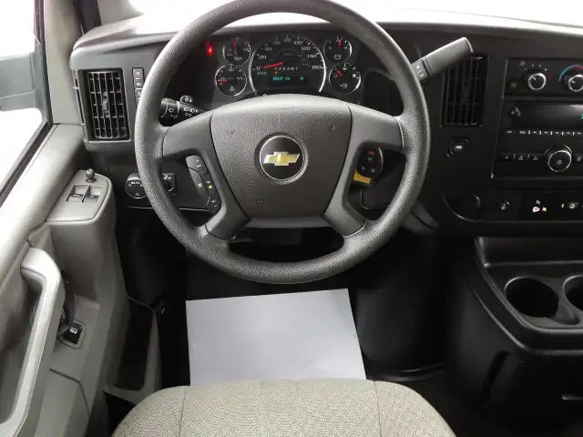 2022 Chevrolet Express 2500 LT RWD 6.6L8cylGas 12Passenger 135"W in Cars & Trucks in Brantford - Image 12