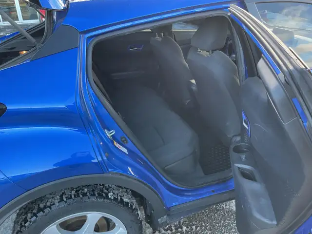 2019 Toyota C-HR in Cars & Trucks in Ottawa - Image 14