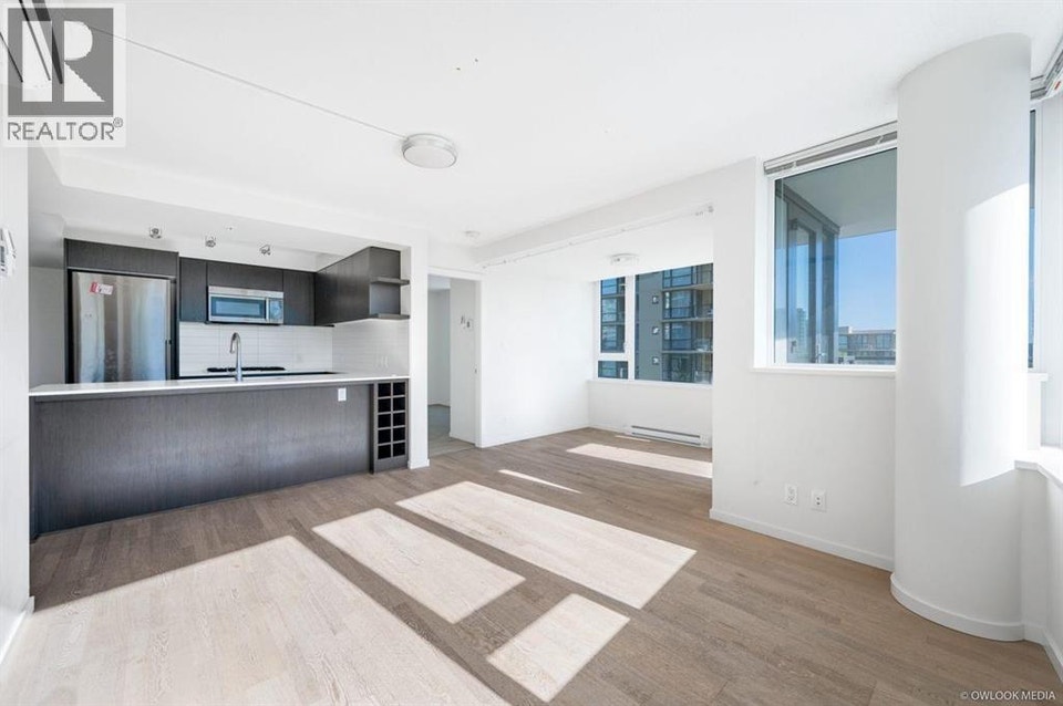 808 7733 FIRBRIDGE WAY Richmond, British Columbia 4
