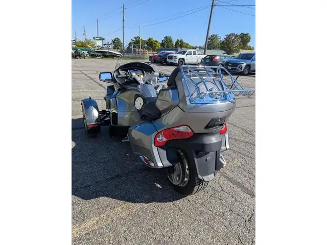 2012 Can-Am SPYDER RT-S SE5 990 in Street, Cruisers & Choppers in Sarnia - Image 6