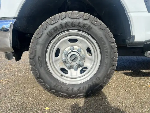 2024 Ford Super Duty F-350 SRW XL Crew Cab 176 | Remote Start in Cars & Trucks in Edmonton - Image 4