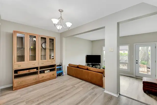 Bright 3 Bed, 3 Bath Townhome for Rent in Blackburn + 2 Parking63436971463427123