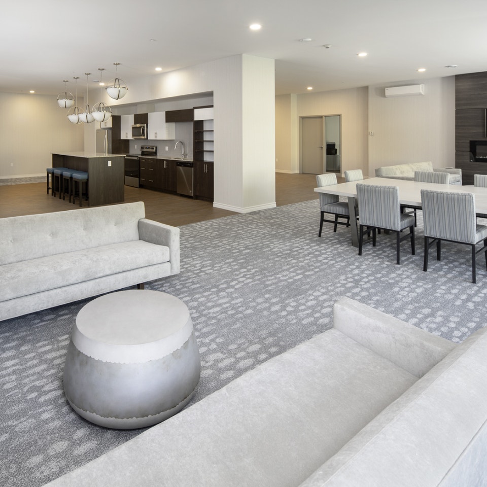 WELCOME HOME THIS FALL - 1 BED + DEN WITH DOWNTOWN ACCESS 5