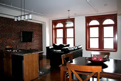 AMAZING 2 bedroom 1 bathroom unit is available for March 15th. Located at 82 King Street you're just...