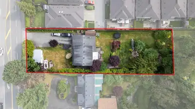 Opportunity Knocks in One of Chilliwack's Fastest-Growing Corridors! This well-maintained split-leve...