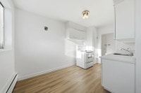 Amenities: Keyless Entry • City Views • Air Conditioning Suite & Building: Spacious bachelor, one-be... (image 3)