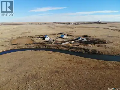 This property comprises a quarter section located in the Rural Municipality of Hart Butte just minut...