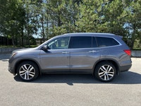 This used 2018 Honda Pilot Touring AWD is a roomy, family-ready SUV with smart features and proven V... (image 9)