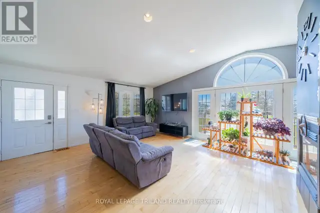10234 JULIE AVENUE Lambton Shores (Grand Bend), Ontario in Houses for Sale in Grand Bend - Image 13