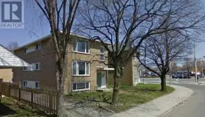 Welcome to this updated 3-bedroom apartment in a highly sought-after Ottawa location! This bright an...