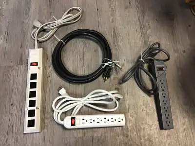 Multiprise à 6 prises. Modèle blanc: 3$/ch. Fil 3/14, 6’ à 10’ avec prise mâle: 3$/ch. Extension ave...