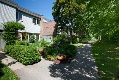 Spacious 3-Bedroom Townhome | Aurora Welcome to Country Lane, a well-maintained family-friendly comm...