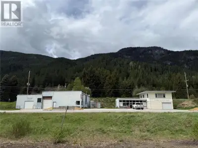 Just under 3000sqft of multi use commercial property, with plenty of parking and lots of Power, curr...