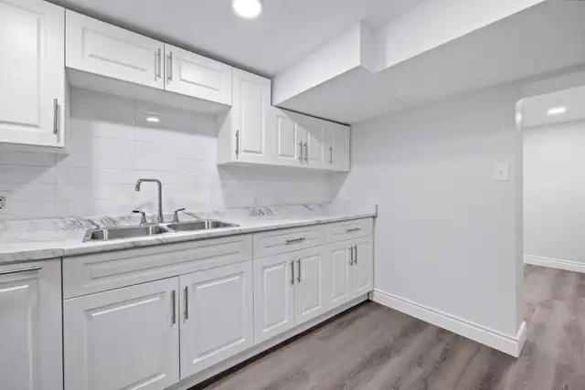 Spacious 2-Bedroom 1 Bath Lower Unit w/ AC, laundry in Long Term Rentals in Windsor Region - Image 5