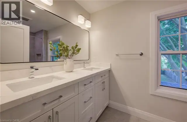 34 MOORE Avenue N Waterloo, Ontario in Houses for Sale in Kitchener / Waterloo - Image 20