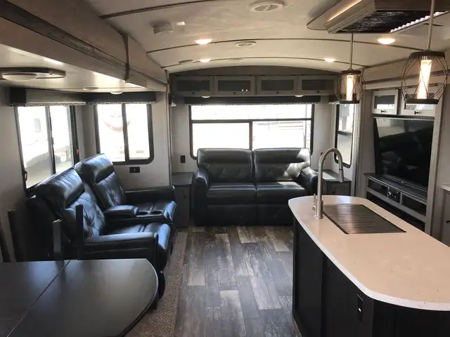 2020 Keystone RV Outback 328RL in Travel Trailers & Campers in St. Albert - Image 10