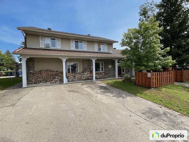 $750,000 - Intergenerational for sale in Ste-Therese — photo 1