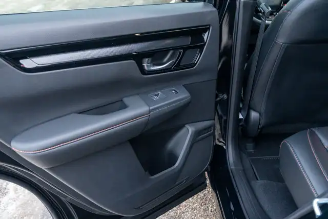 2026 Honda CR-V Hybrid Touring in Cars & Trucks in Edmonton - Image 27