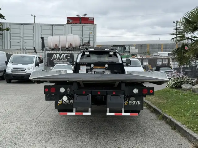2022 Ford F600 XLT 4x4 20 Foot Roll Off Flatdeck Tow Truck in Heavy Trucks in Regina - Image 10