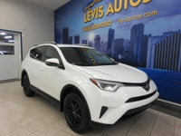 TOYOTA RAV4 2018 LE AWD TOUT ÉQUIPÉ / CRUISE CONTROL ADAPTATIF / CONTROL DE CHANGEMENT DE VOIE / ALE... (image 1)