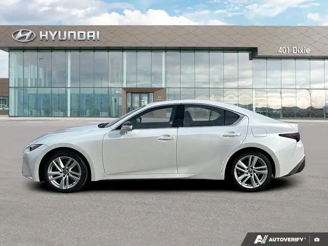 2025 Lexus IS 300 Awd | Leather | Sunroof | Accident Free in Cars & Trucks in Mississauga / Peel Region - Image 3