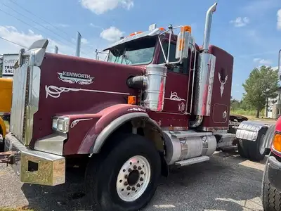 1999 Kenworth T800 High Hood Bunk Tractor, 3406E Cat, 475 HP, 18 Speed, 20,000 lb. Front Axle, 46,00...