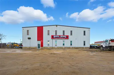 4L//Winnipeg/Rare CentrePort Opportunity: 16,800 SF on 3 Acres with Business IncludedLong-term estab...