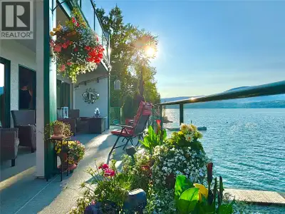 Eagle Bay Landing has been pumping out Good Times since 1995! Executive waterfront penthouse boastin...