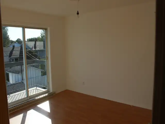 5 1/2  Sur Côte Rosemont Disponible Immediatement in Long Term Rentals in Trois-Rivières - Image 7