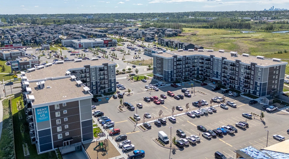 Pet-Friendly Three Bedroom Two Bath with In-suite Laundry for Re 3