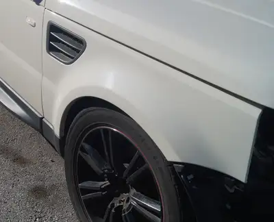 Birkshire Automobiles has used front fenders for a Range Rover sport 2006-2009. Please contact Birks...