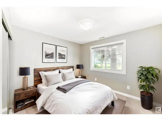 #107 12110 106 AV NW Edmonton, Alberta62864392497409124