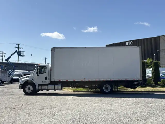 2015 Freightliner M2 106 24 Foot Hydraulic Brake Cube Van with P in Heavy Trucks in City of Toronto - Image 7