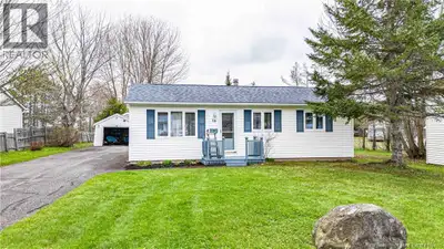 Pre-Inspected Home for Added Peace of Mind! Welcome to 10 Daulphin Drive - a lovingly maintained 3-b...