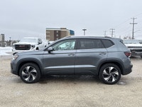 AMVIC Licensed Dealer * Heated Front Seats * Heated Steering Wheel * Rear Vision Camera * Wireless C... (image 4)