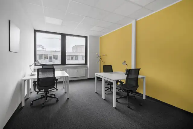 Office space for rent for 4 persons in Laval Quebec in Commercial & Office Space for Rent in Laval / North Shore - Image 10
