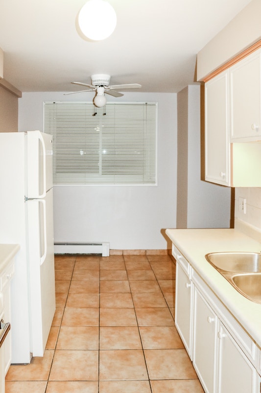 3371 Dale Crescent, Bright, Beautiful, One Bedroom Avail Sept 1 Long